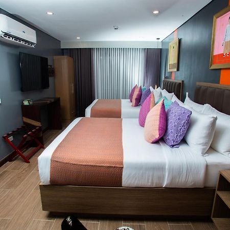 Hotel UNWND Flats Makati City Exterior foto